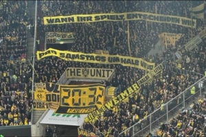 sport1：多特球迷抗议赛程安排，致该队和奥格斯堡的比赛多次中断