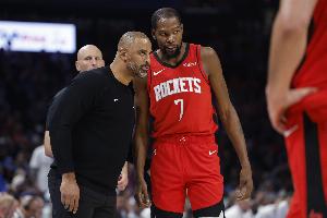 杜兰特：当我们火力全开时很难被击败 但我们的重点主要是防守