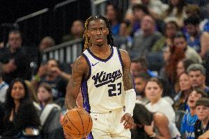 外线手感不错！埃利斯替补25分钟 三分8中5贡献15分3板