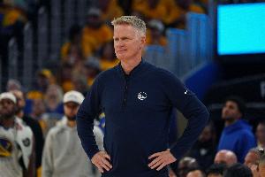 如何帮球员适应快节奏比赛？科尔：做好两点 空间和决策能力